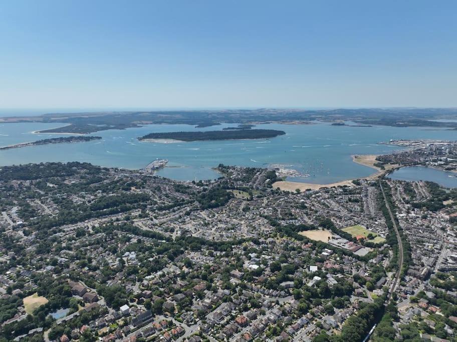 Entire Seaside Luxury Home With On Site Parking! Poole Eksteriør billede