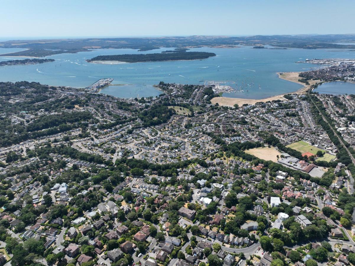 Entire Seaside Luxury Home With On Site Parking! Poole Eksteriør billede