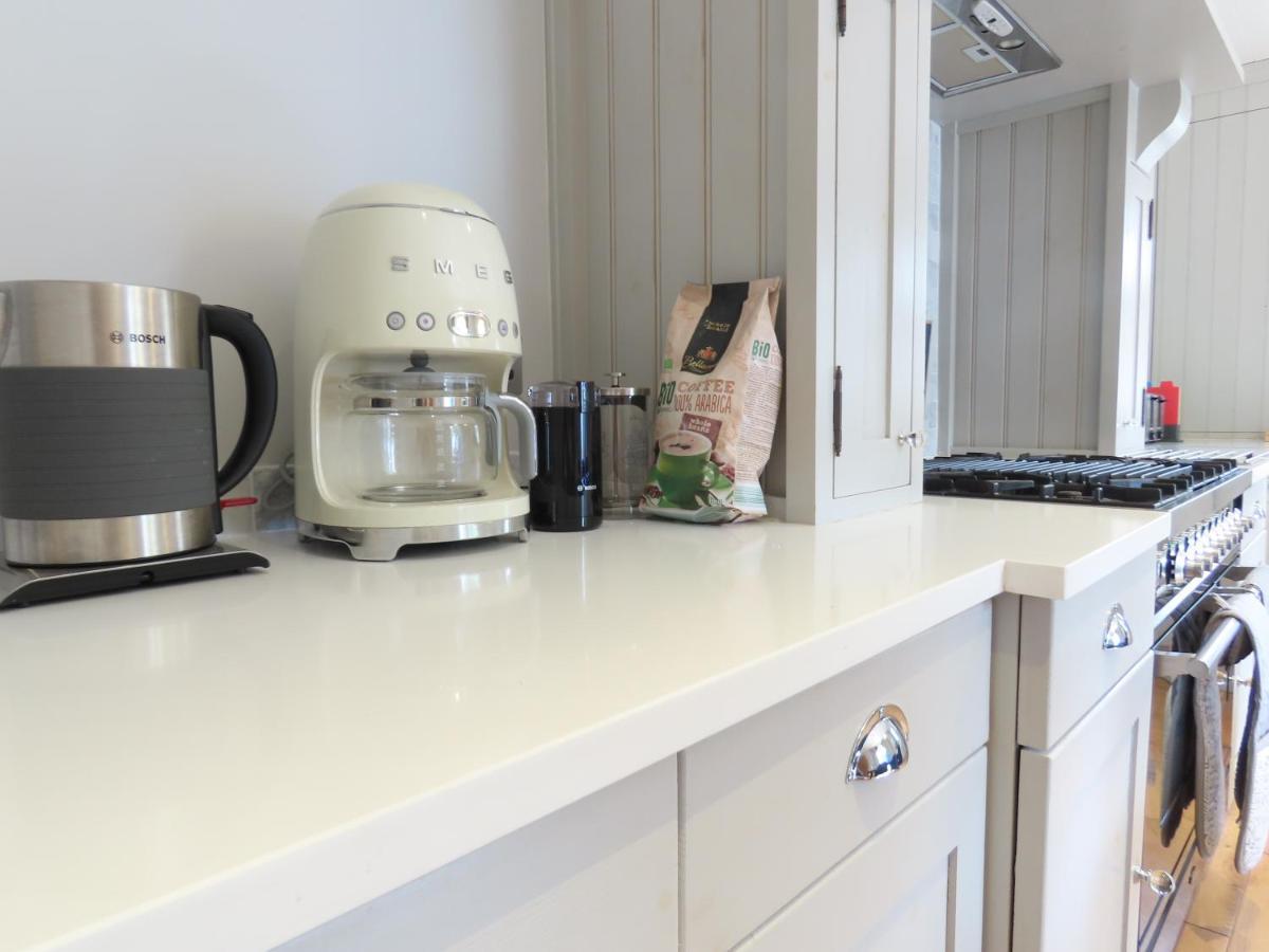 Entire Seaside Luxury Home With On Site Parking! Poole Eksteriør billede