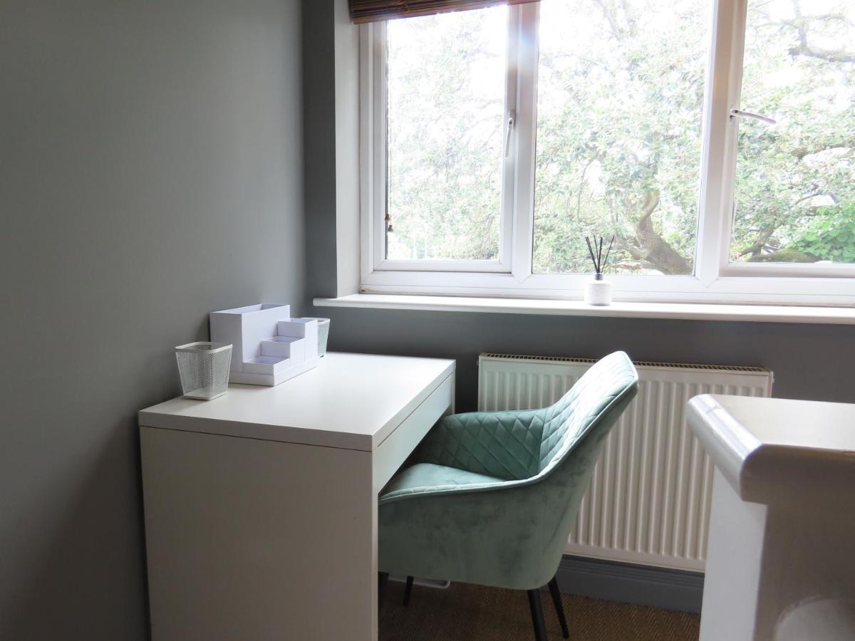 Entire Seaside Luxury Home With On Site Parking! Poole Eksteriør billede