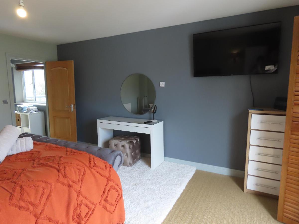 Entire Seaside Luxury Home With On Site Parking! Poole Eksteriør billede