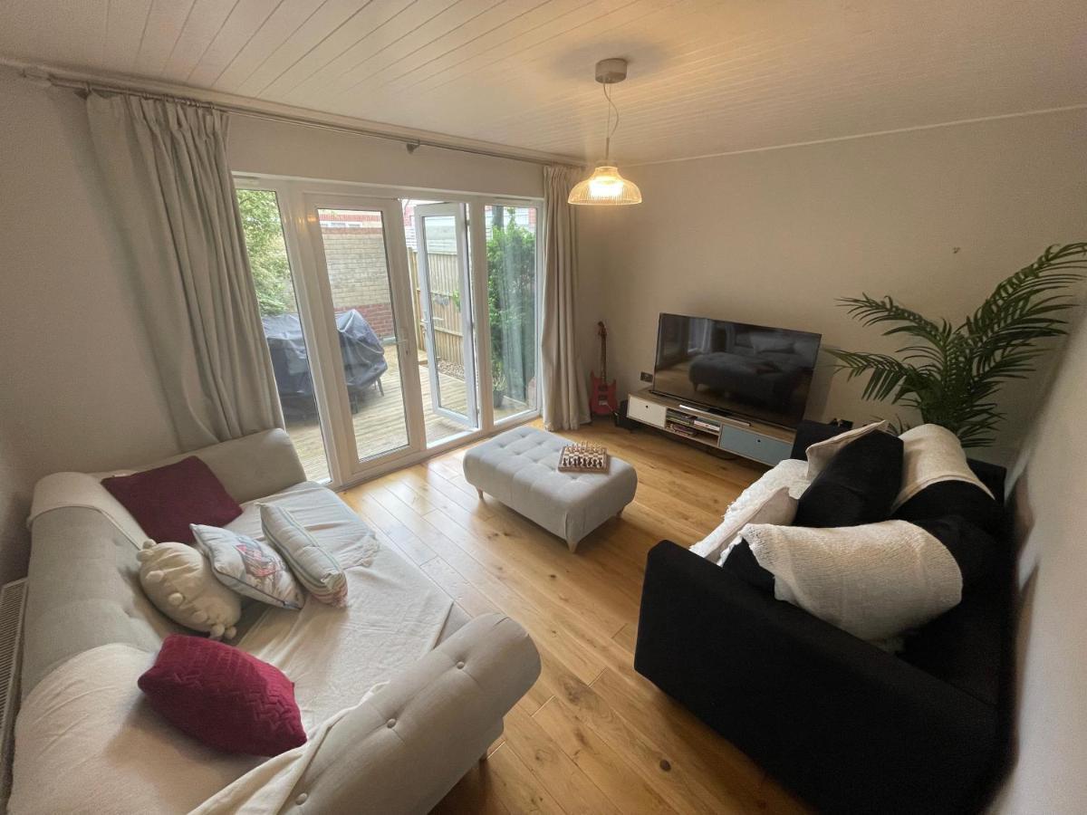 Entire Seaside Luxury Home With On Site Parking! Poole Eksteriør billede