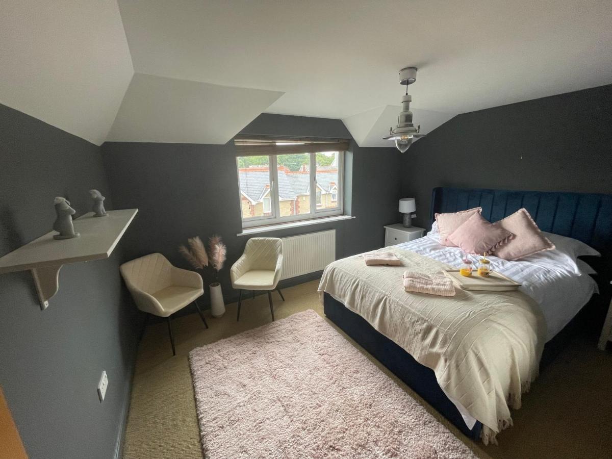 Entire Seaside Luxury Home With On Site Parking! Poole Eksteriør billede
